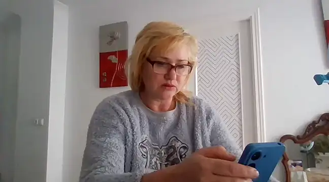 Snapshot of Luzia-Sal chatting on 9, 3, 2025 Luzia-Sal online show from 9, 3, 2025