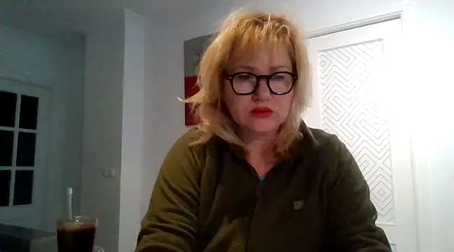 Snapshot of Luzia-Sal chatting on 14, 3, 2025 Luzia-Sal online show from 14, 3, 2025
