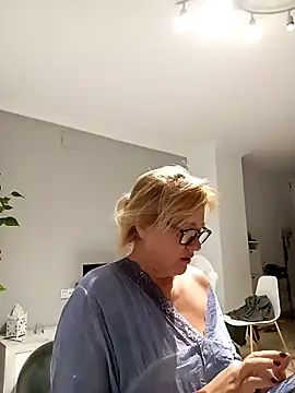 Snapshot of Luzia-Sal chatting on 9, 9, 2025 Luzia-Sal online show from 9, 9, 2025