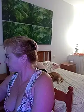 Snapshot of Luzia-Sal chatting on 18, 10, 2025 Luzia-Sal online show from 18, 10, 2025