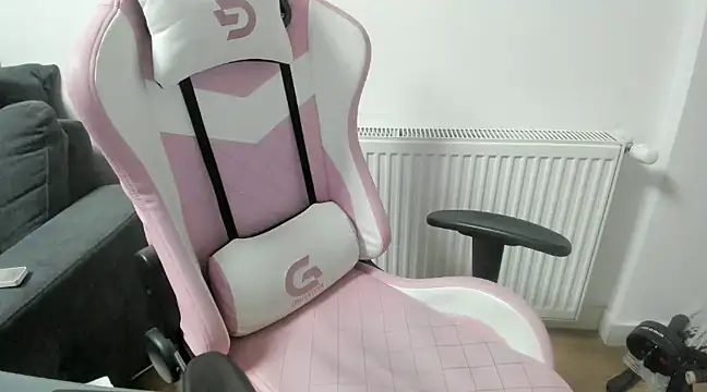 LadyLyanna online show from 1, 2, 2025