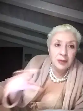 Snapshot of divinaerotica chatting on 1, 3, 2025 divinaerotica online show from 1, 3, 2025