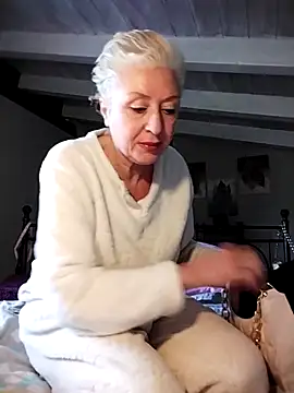 divinaerotica online show from 2, 4, 2026