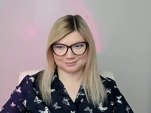 Snapshot of Lola_moree chatting on 4, 10, 2025 Lola moree online show from 4, 10, 2025