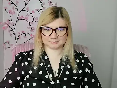 Snapshot of Lola_moree chatting on 21, 4, 2026 Lola moree online show from 21, 4, 2026