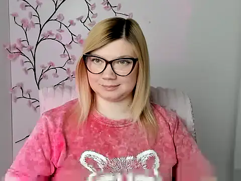 Snapshot of Lola_moree chatting on 5, 5, 2026 Lola moree online show from 5, 5, 2026