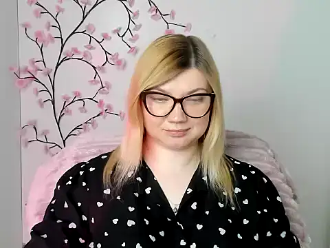 Snapshot of Lola_moree chatting on 11, 5, 2026 Lola moree online show from 11, 5, 2026