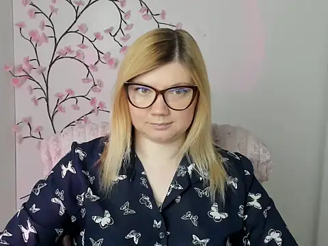 Snapshot of Lola_moree chatting on 18, 5, 2026 Lola moree online show from 18, 5, 2026