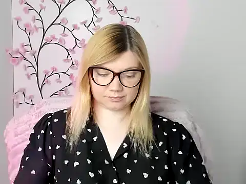 Snapshot of Lola_moree chatting on 20, 5, 2026 Lola moree online show from 20, 5, 2026