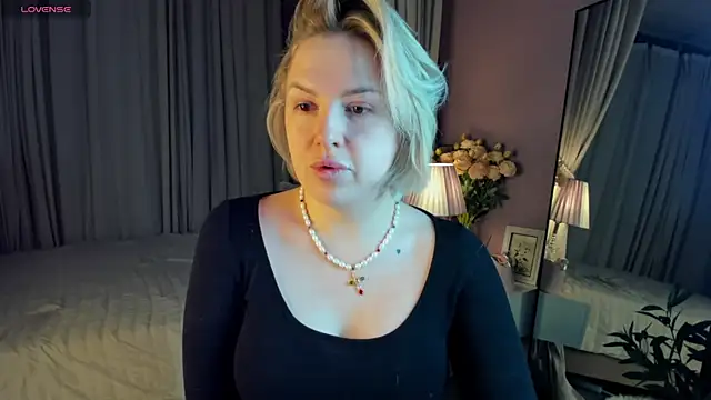 Nikki Kai online show from 23, 12, 2025