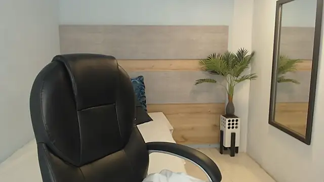 brendathompson  online show from 4, 10, 2025