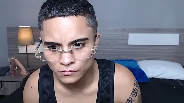 Liiamthompson online show from 12, 10, 2025