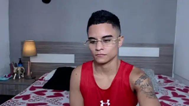 Liiamthompson online show from 18, 10, 2025