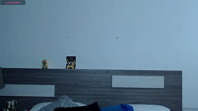 Liiamthompson online show from 24, 10, 2025