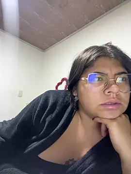Snapshot of viccky_vick chatting on 6, 3, 2025 viccky vick online show from 6, 3, 2025