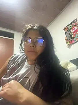 Snapshot of viccky_vick chatting on 7, 3, 2025 viccky vick online show from 7, 3, 2025