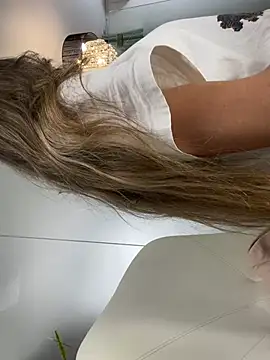 Snapshot of Anya-Ray chatting on 5, 2, 2025 Anya-Ray online show from 5, 2, 2025