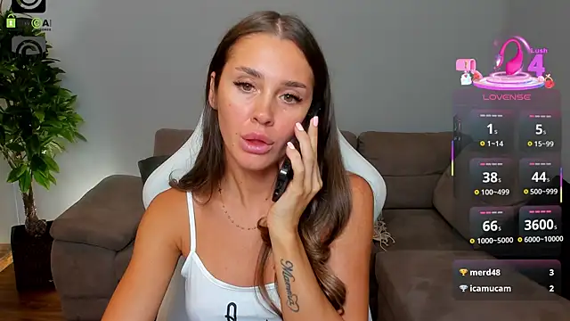 Snapshot of Anya-Ray chatting on 8, 10, 2025 Anya-Ray online show from 8, 10, 2025