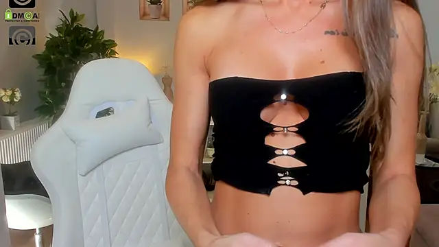 Snapshot of Anya-Ray chatting on 6, 11, 2025 Anya-Ray online show from 6, 11, 2025