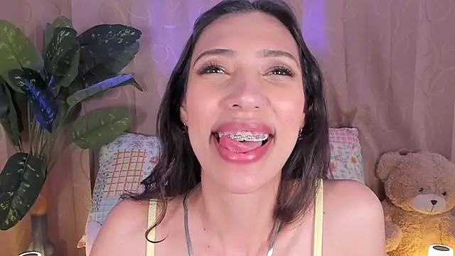 Snapshot of Miss_veronicaa2 chatting on 10, 7, 2026 Miss veronicaa2 online show from 10, 7, 2026