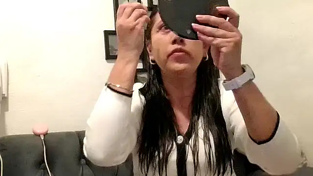 MirandaLatinaLovely online show from 13, 1, 2026