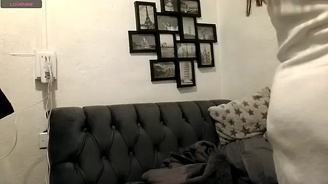 MirandaLatinaLovely online show from 1, 2, 2026