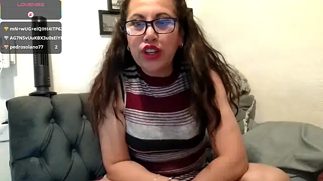 MirandaLatinaLovely online show from 22, 3, 2026