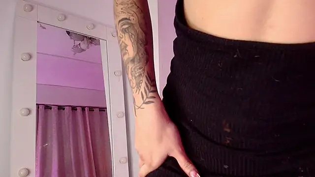 sara lopee1 online show from 15, 10, 2025