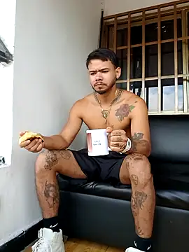 Snapshot of Niick01_ chatting on 18, 10, 2025 Niick01 online show from 18, 10, 2025