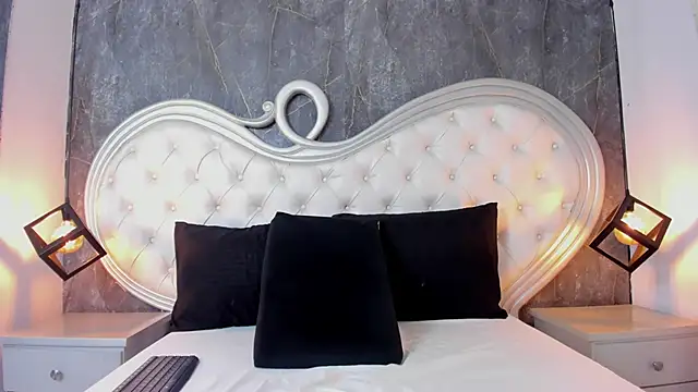 Keyla  Jones online show from 27, 9, 2025