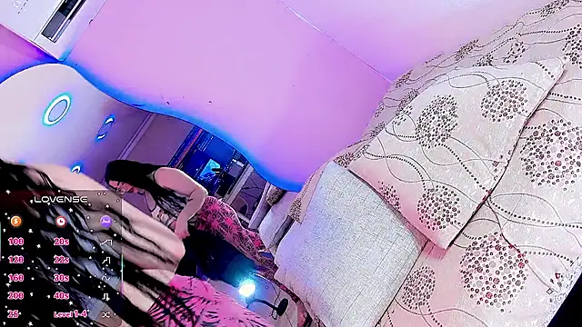 Dalis Hills online show from 8, 4, 2026