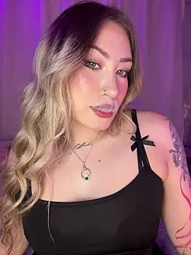 Snapshot of Lally_Valencia__ chatting on 6, 8, 2026 Lally Valencia online show from 6, 8, 2026