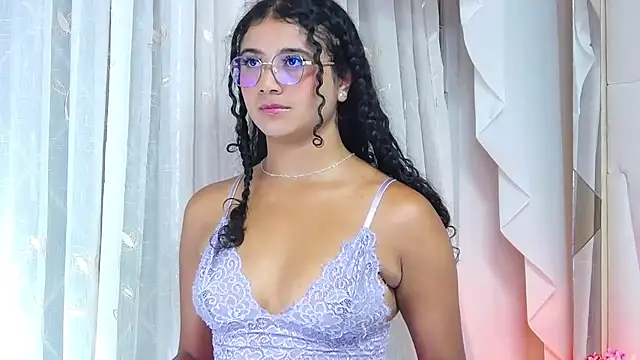 Snapshot of GinevraCarusso chatting on 8, 9, 2025 GinevraCarusso online show from 8, 9, 2025