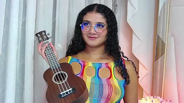 Snapshot of GinevraCarusso chatting on 27, 9, 2025 GinevraCarusso online show from 27, 9, 2025