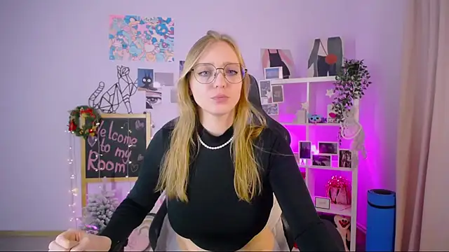 Snapshot of VeronicaAndersen chatting on 7, 2, 2025 VeronicaAndersen online show from 7, 2, 2025