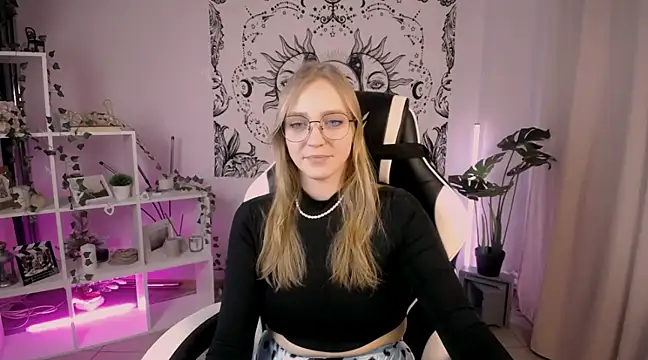 Snapshot of VeronicaAndersen chatting on 3, 3, 2025 VeronicaAndersen online show from 3, 3, 2025