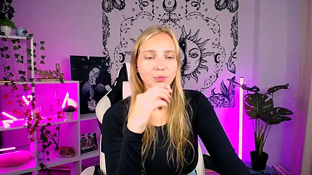 Snapshot of VeronicaAndersen chatting on 13, 9, 2025 VeronicaAndersen online show from 13, 9, 2025