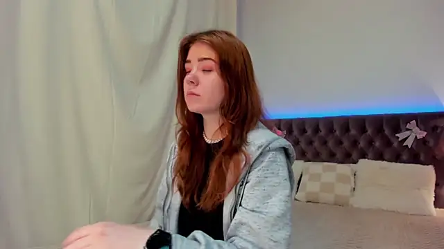 Snapshot of Ella_Mayers chatting on 16, 2, 2025 Ella Mayers online show from 16, 2, 2025