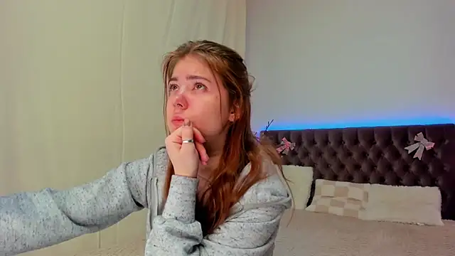 Snapshot of Ella_Mayers chatting on 8, 3, 2025 Ella Mayers online show from 8, 3, 2025