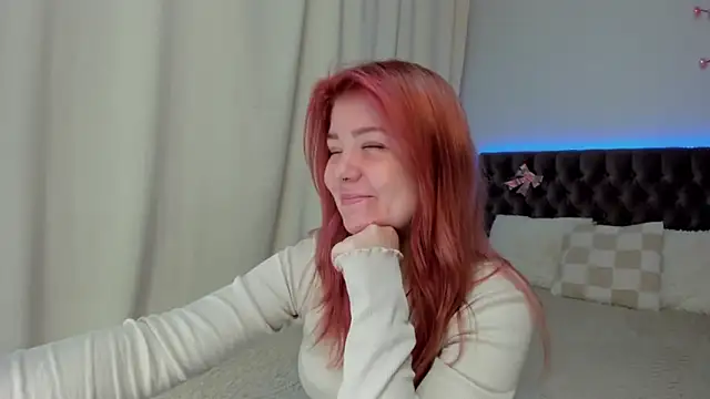 Snapshot of Ella_Mayers chatting on 3, 10, 2025 Ella Mayers online show from 3, 10, 2025