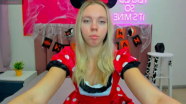 TessaAdorable online show from 24, 10, 2025