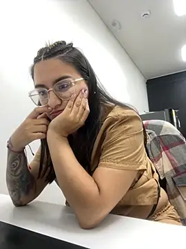 Snapshot of Emma_Giraldo chatting on 5, 10, 2025 Emma Giraldo online show from 5, 10, 2025