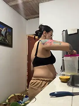 Snapshot of Emma_Giraldo chatting on 29, 10, 2025 Emma Giraldo online show from 29, 10, 2025