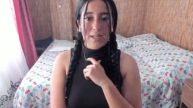 Snapshot of __leaa chatting on 8, 10, 2025 leaa online show from 8, 10, 2025