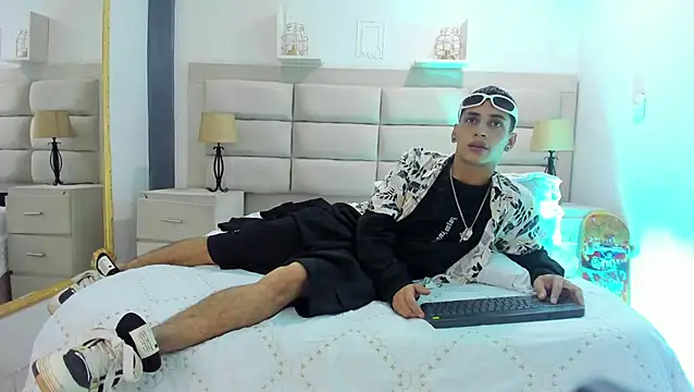 Snapshot of JhoanLeandro chatting on 7, 2, 2025 JhoanLeandro online show from 7, 2, 2025