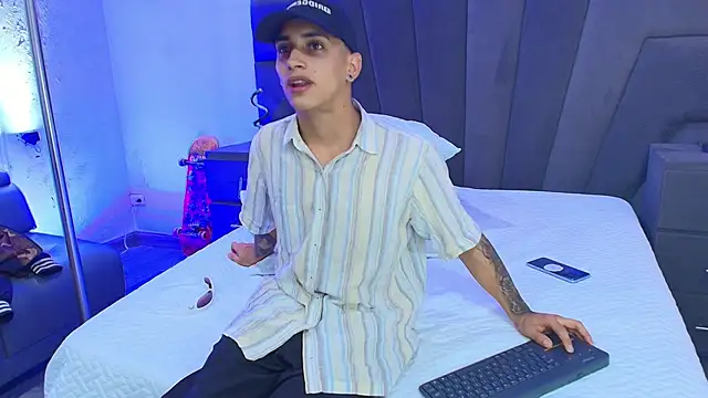 Snapshot of JhoanLeandro chatting on 13, 2, 2025 JhoanLeandro online show from 13, 2, 2025