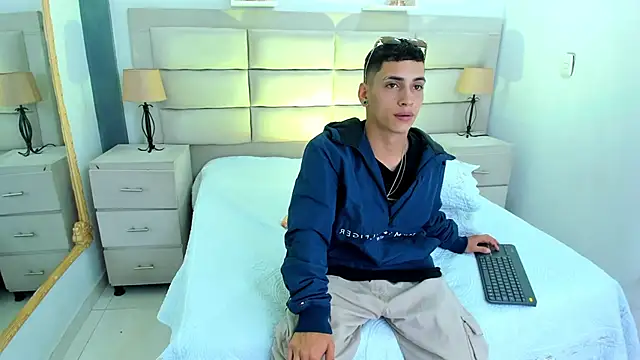 Snapshot of JhoanLeandro chatting on 5, 3, 2025 JhoanLeandro online show from 5, 3, 2025