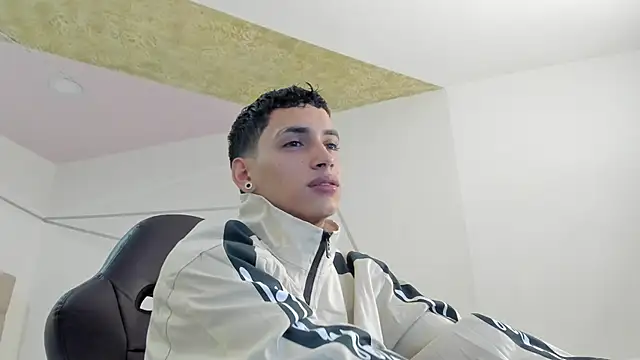 Snapshot of JhoanLeandro chatting on 16, 9, 2025 JhoanLeandro online show from 16, 9, 2025