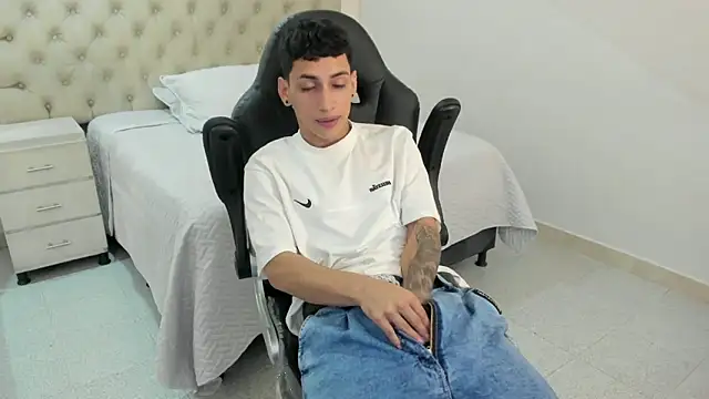 Snapshot of JhoanLeandro chatting on 20, 9, 2025 JhoanLeandro online show from 20, 9, 2025