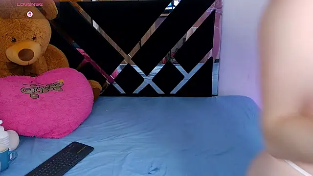 CatalinaSmith1 online show from 3, 3, 2026